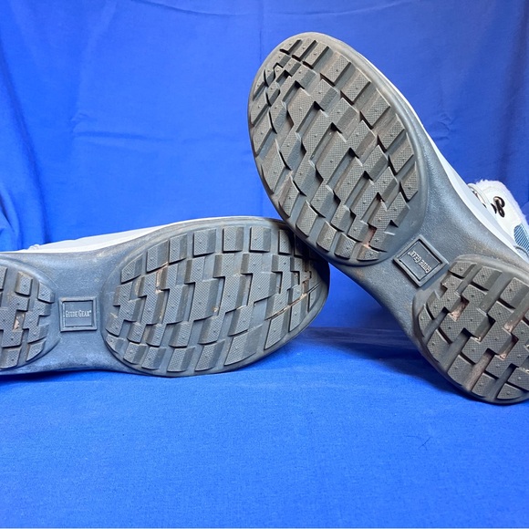 Boots - Picture 4 of 5